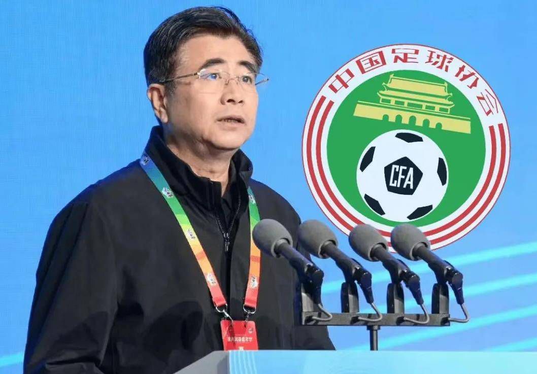 他是个自以为是的暴君，也是个吝啬鬼。